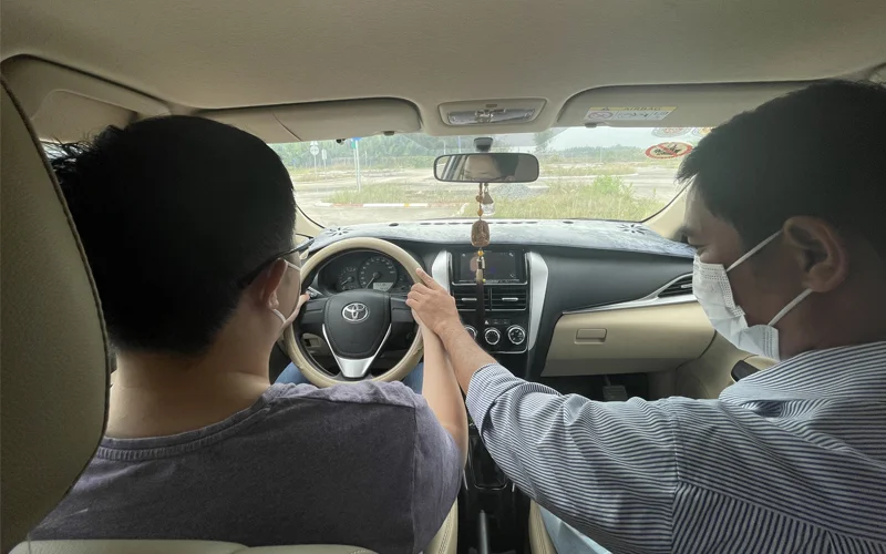 bao nhiêu tuổi được học bằng lái ô tô 1
