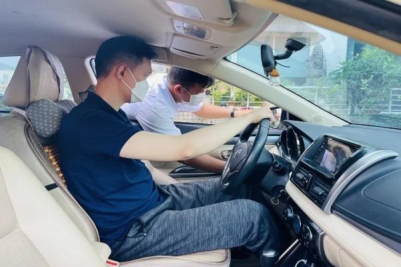 dạy 1 kèm 1 tay lái xe ô tô 2