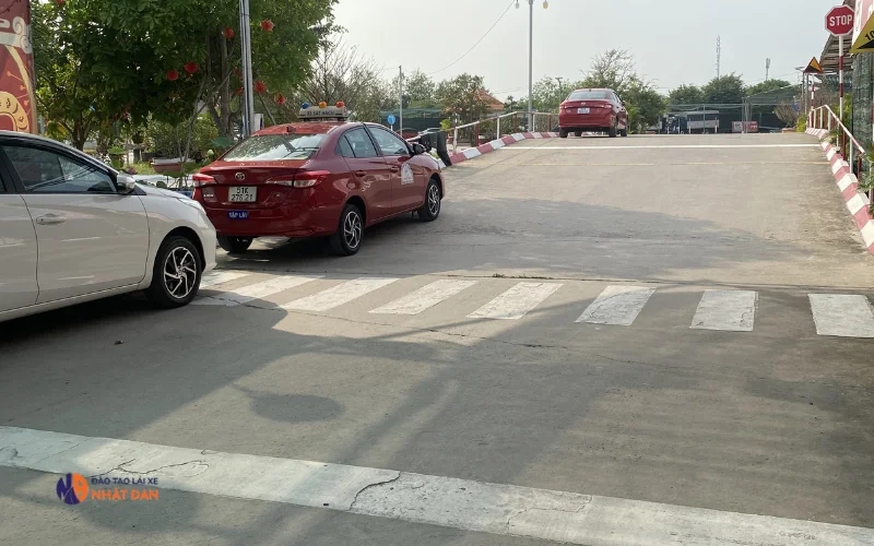Các lỗi bị trừ điểm và lỗi bị loại trực tiếp khi thi bằng lái xe ô tô 1