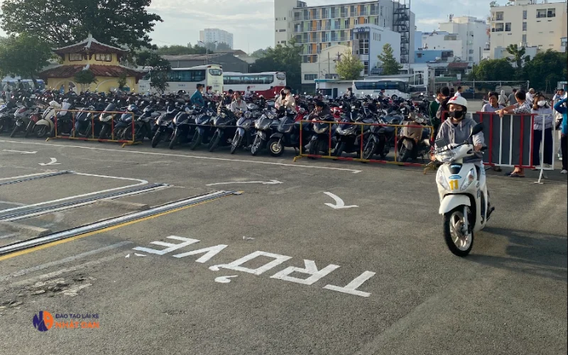 Các lỗi khi thi sát hạch lái xe máy 3