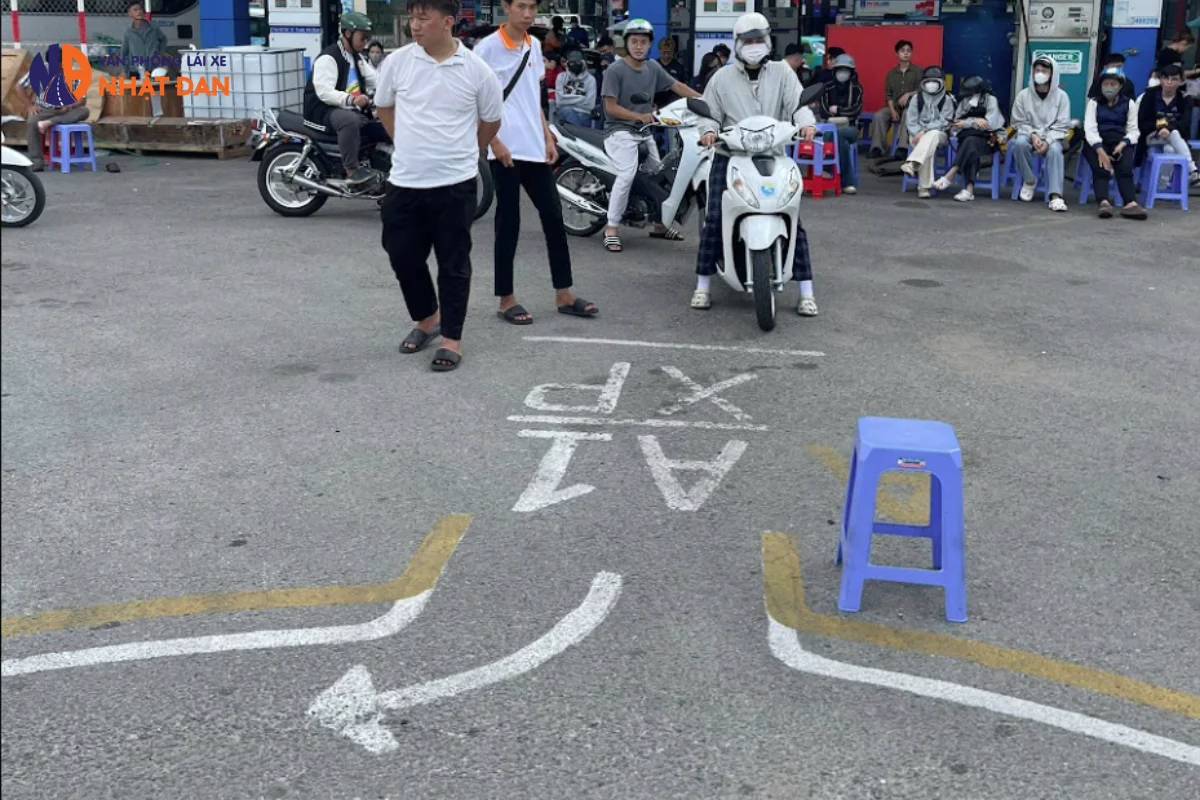 _Mẹo đi vòng số 8 không chống chân không đè vạch 1