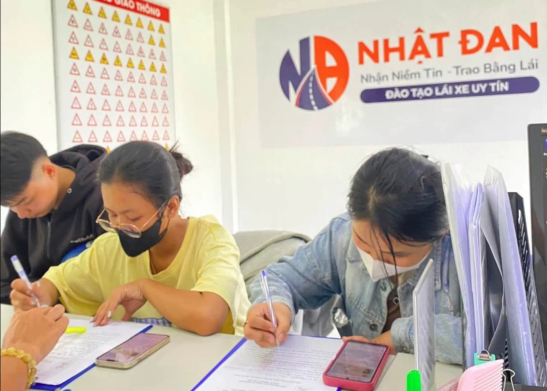 Thi bằng lái hạng A hết bao nhiêu tiền 2