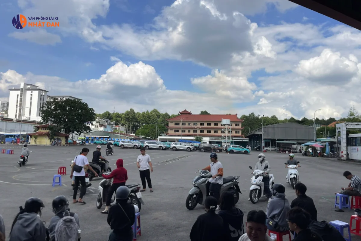 _Thuê Sân Tập & Xe Tập Vòng Số 8 Tại TPHCM 1
