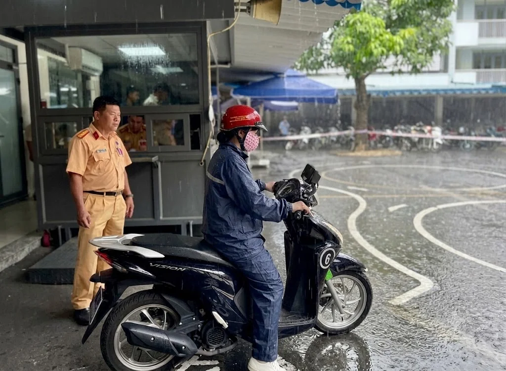 Trời Mưa Có Thi Bằng Lái Xe Máy A1 Được Không 1
