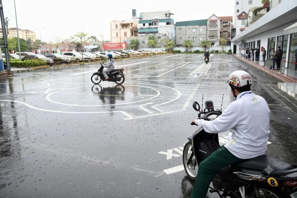 Trời Mưa Có Thi Bằng Lái Xe Máy A1 Được Không 2